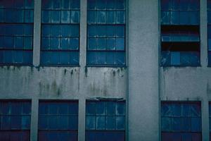 耐久性に優れた磁器質タイルを扱うサイトです